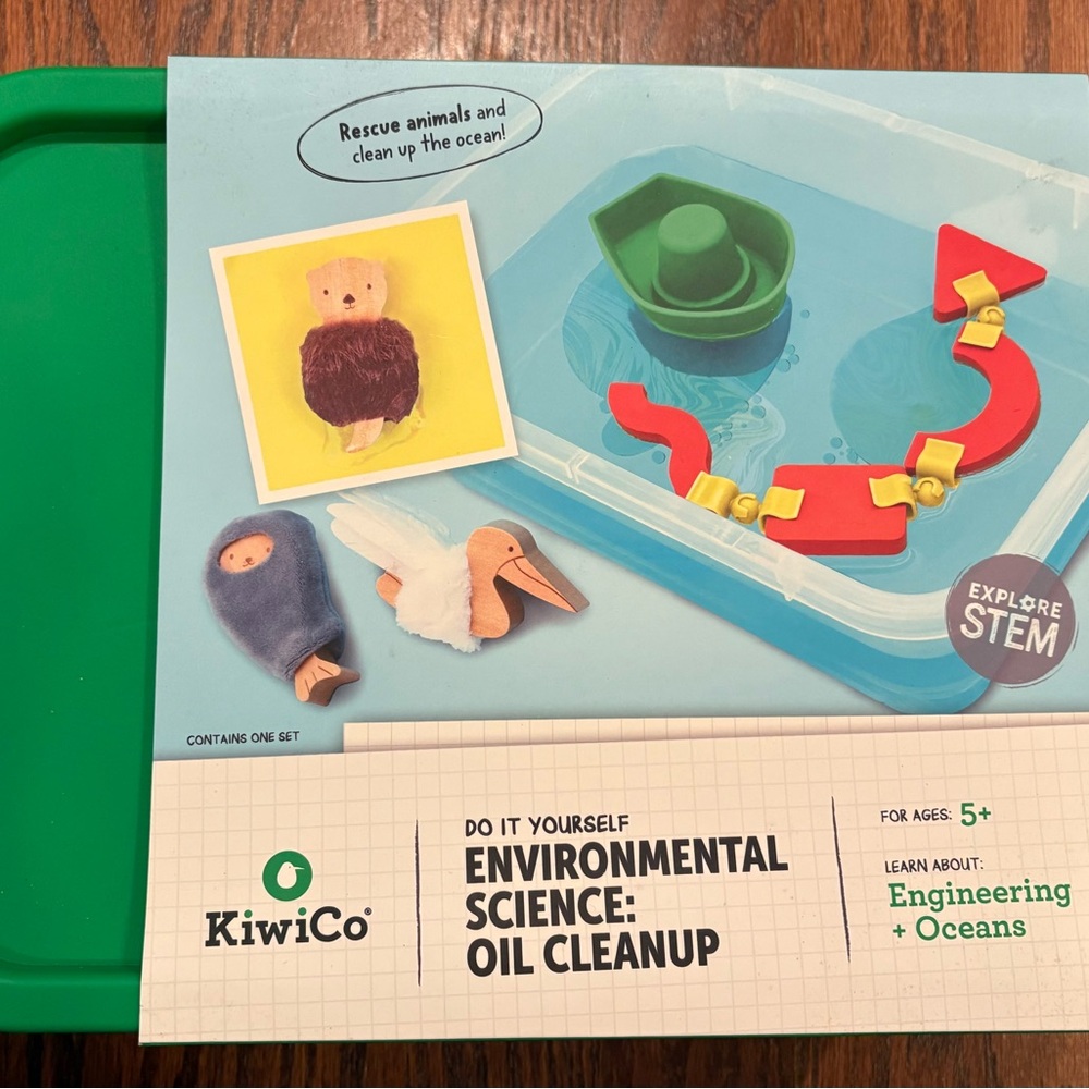 Kiwico Environmental Science Oil Cleanup Kit - Green and Red